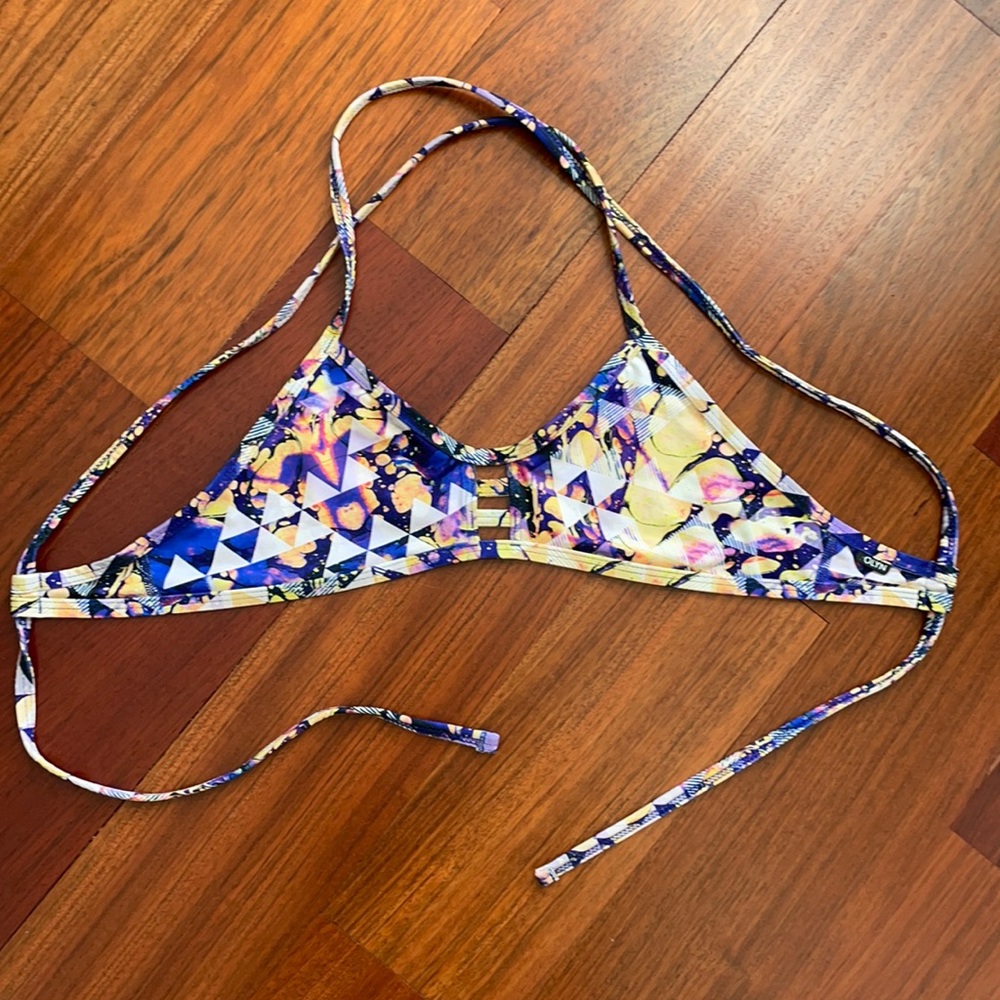 Jolyn sz M swim top. Multi color purp. Excel cond